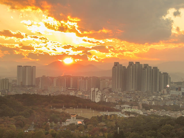 韓國大邱市 大邱塔 4F 廣場、庭園展望台觀看日落景色