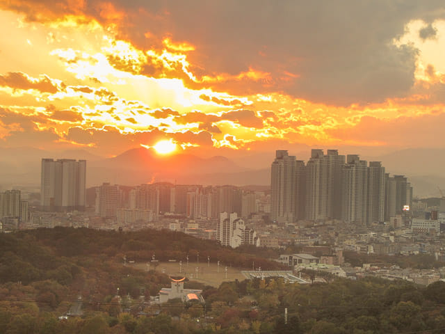 大邱塔觀看日落景色