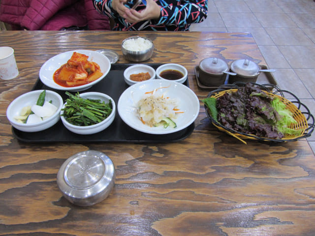 大邱地鐵頭流站餐廳 晚餐 보쌈장식 定食