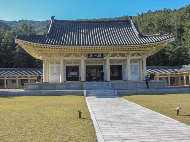 慶州統一殿 (통일전 Tongiljeon)