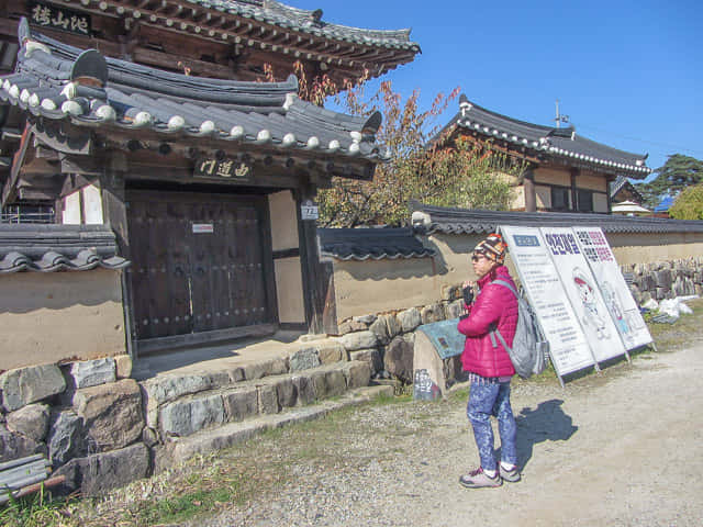 安東河回村 芙蓉台(부용대 Buyongdae) 下的花川書院 (화천서원 Hwacheun Seowon)