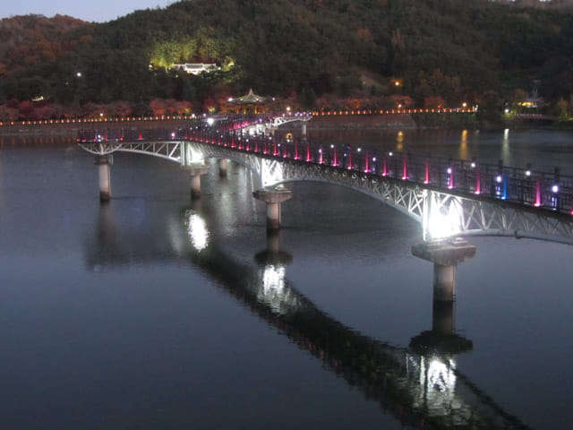 安東月映橋 晚上夜色