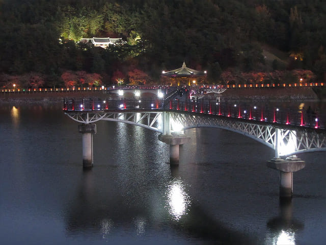 安東月映橋 夜色