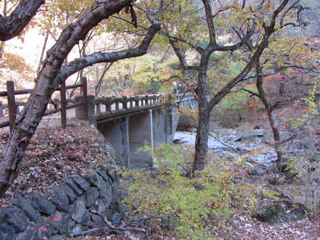 周王山國立公園 周王庵 (주왕암 Juwangam)、周王穴 (주왕굴 Juwanggul Cave)