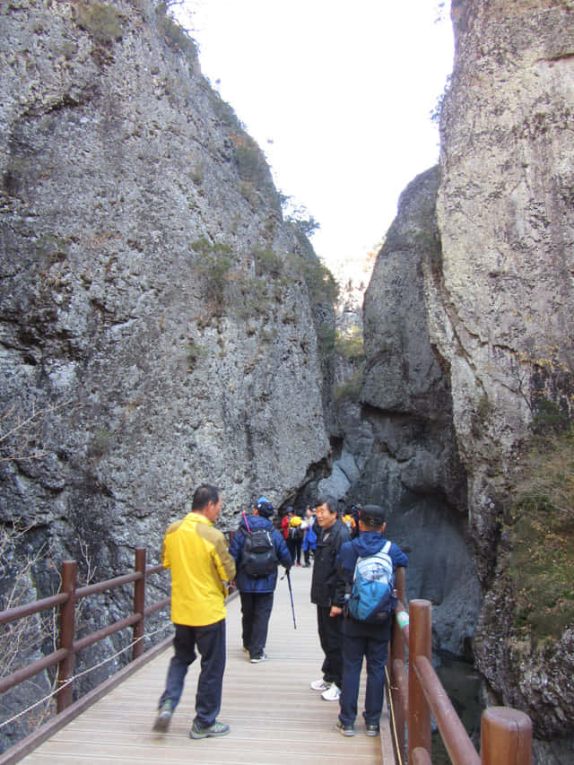 韓國周王山國立公園 巨石中木棧道