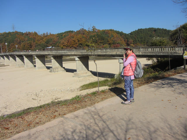 韓國榮州水島村 橫趟西川兩岸的的水島橋