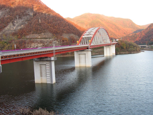 韓國丹陽 南漢江 古藪橋 秋天黃昏景色