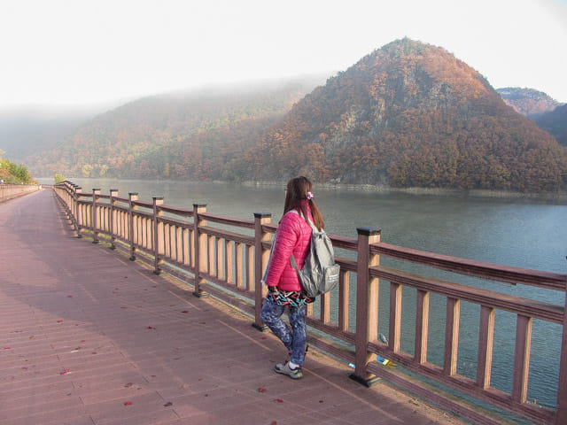 韓國丹陽 南漢江 秋天 紅楓葉清晨景色