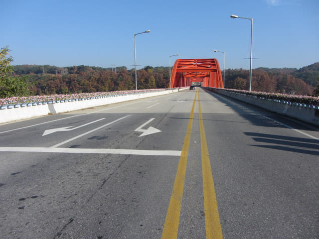 韓國丹陽南漢江右岸 三峰大橋橋頭