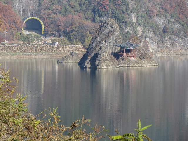 韓國丹陽 島潭三峰秋色 丹陽八景之首