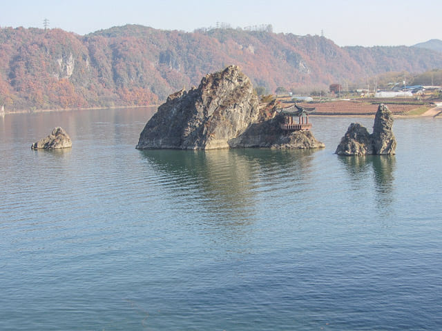 韓國丹陽 島潭三峰