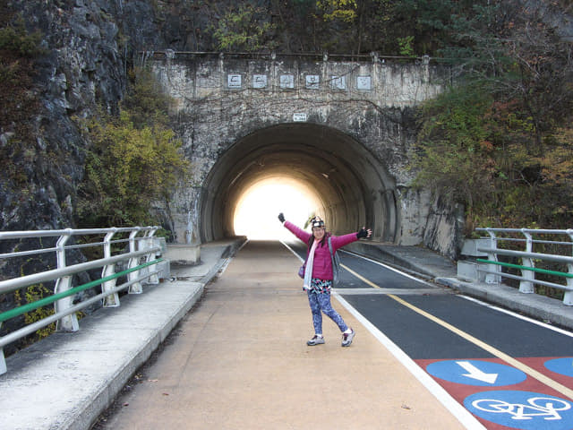 韓國丹陽 島潭三峰 隧道