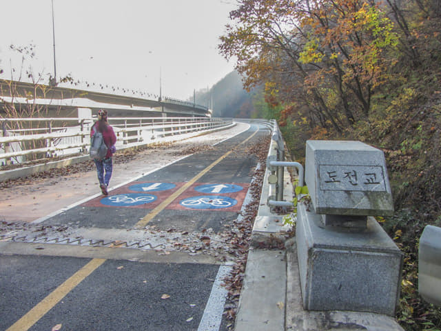 韓國丹陽 連接島潭三峰和三峰大橋的道田橋