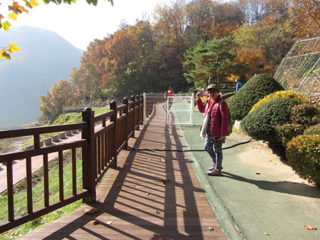 韓國丹陽南漢江畔第四散步道步行往丹陽南漢江棧道