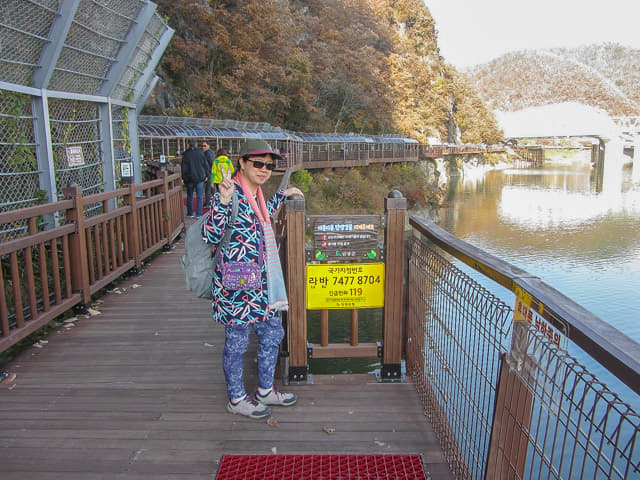 韓國丹陽 南漢江棧道 (남한강 잔도 Namhangang River Plank Road) 中央