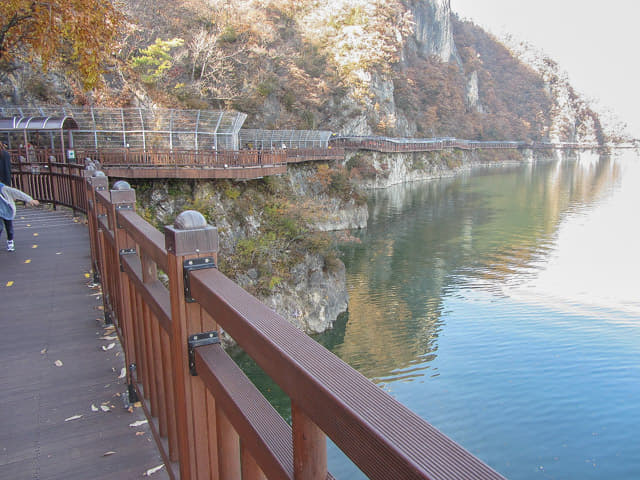 韓國丹陽 南漢江棧道 (남한강 잔도 Namhangang River Plank Road)