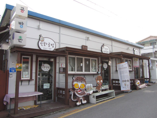 韓國忠清北道 堤川校洞民俗村 咖啡店、吉祥物