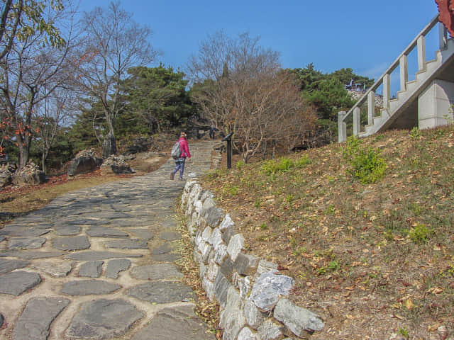 堤川清風文化財團地 望月山 觀水亭