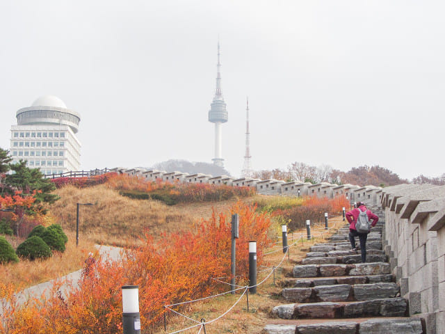 韓國首爾南山公園 首爾城郭 首爾塔 秋天紅葉景色