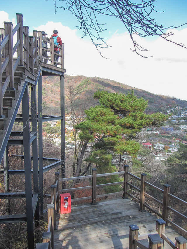 首爾城郭北岳山段的馬岩展望台 (城北區方向)