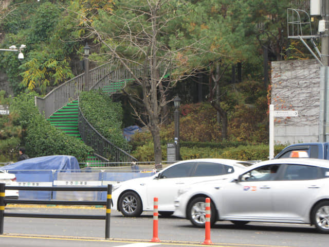 首爾城郭路駱山段 惠化門起點