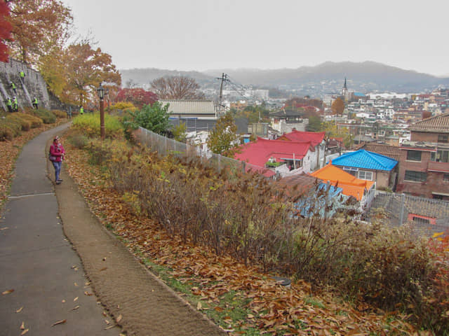 首爾城郭路駱山段 惠化門步行至駱山公園、東大門