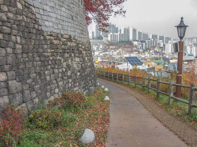 首爾城郭路駱山段 惠化門步行至駱山公園、東大門