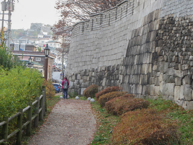 首爾城郭路駱山段 惠化門步行至駱山公園、東大門