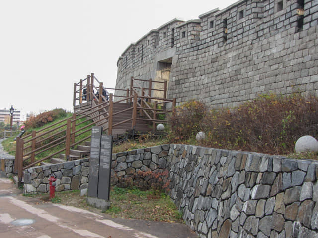 首爾城郭路駱山段 駱山公園城郭通道