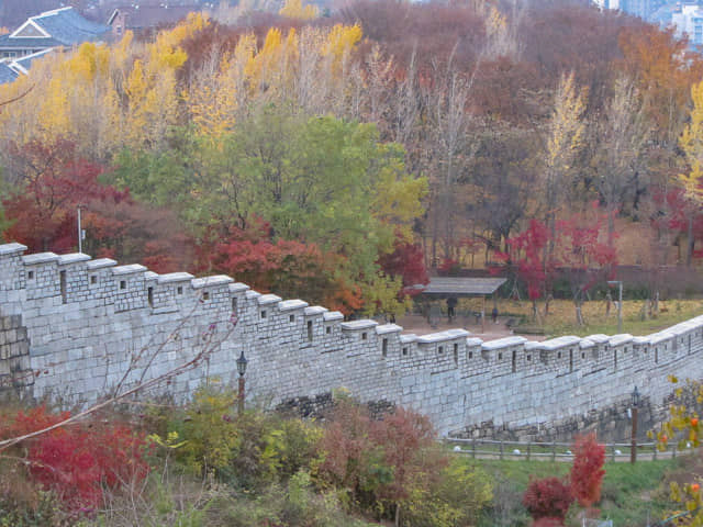 首爾城郭駱山段 駱山公園 秋天漂亮紅葉景色