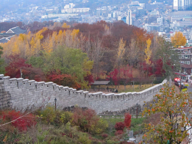 首爾城郭駱山段 駱山公園 秋天漂亮紅葉景色