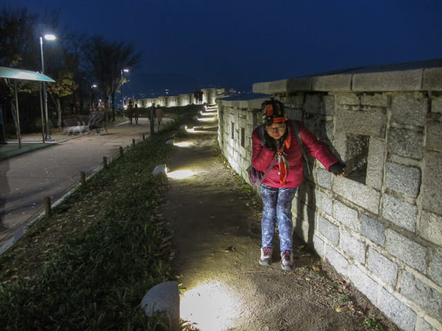 首爾城郭路駱山段 駱山公園晚上夜景