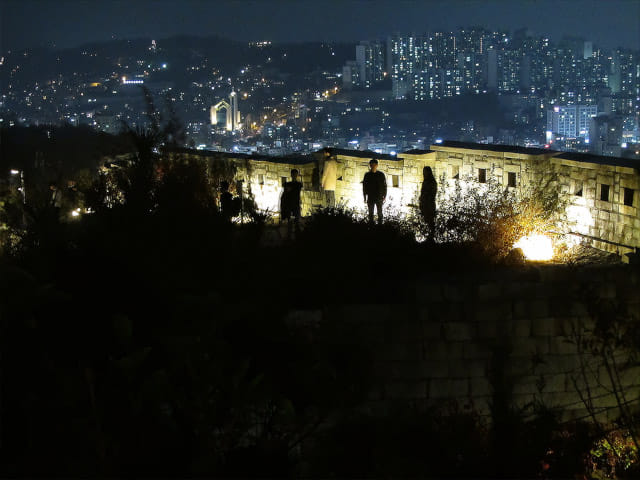 首爾城郭路駱山段 駱山公園展望台晚上夜景