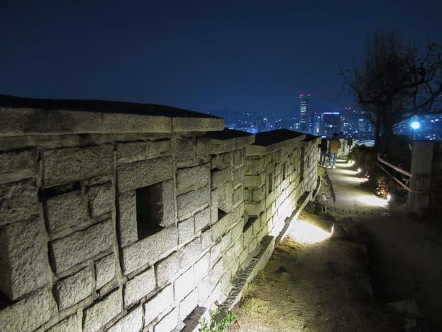 首爾城郭路駱山段 駱山公園晚上步行到東大門 (興仁之門) 