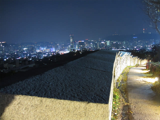 首爾城郭路駱山段 駱山公園晚上步行到東大門 (興仁之門) 